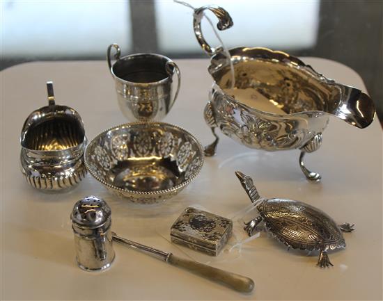 Silver cream jug, George III vinaigrette (grill deficient), sundry small silver & a white metal turtle